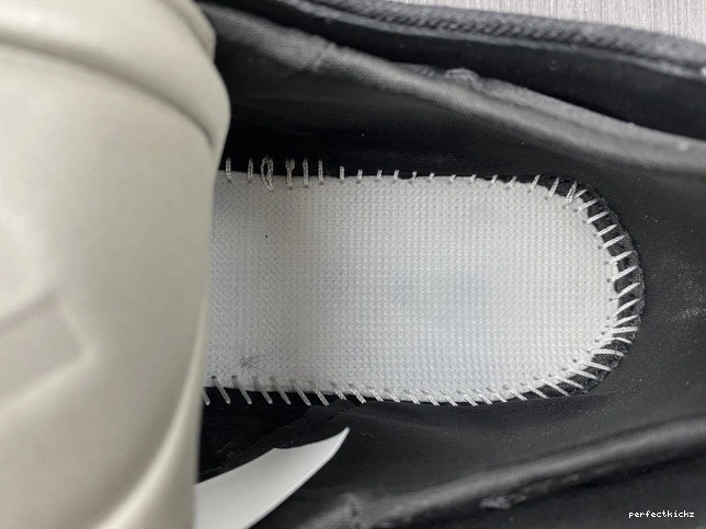 400 ADIDAS YEEZY H68032 0812